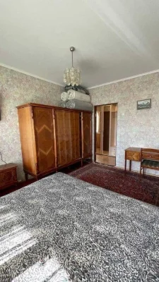 I am selling a 2-room apartment.
