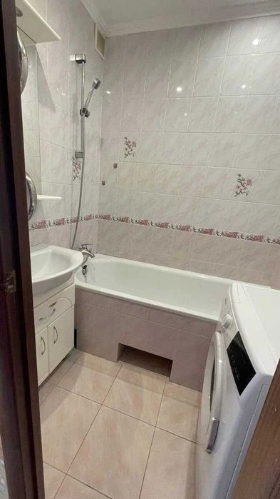 I am selling a 2-room apartment.