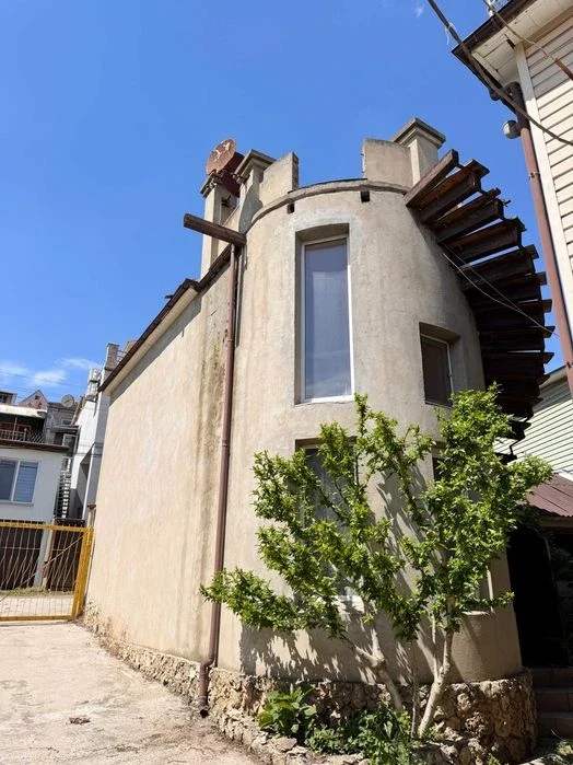 I will sell a chicken coop on berth #121, near Sauvignon, Poseidon, Bu