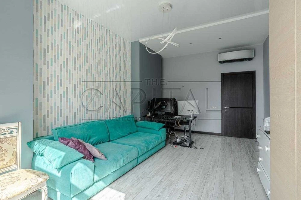 Apartment for sale in the French Quarter residential complex / 2 rooms / 76m2 / F Aka