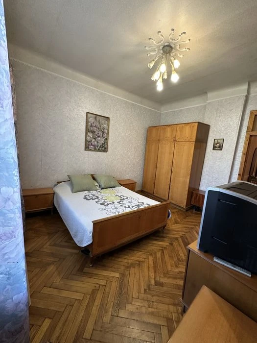 I will sell a 2-room apartment. Center. Stalinka. Yaroslav the Wise (