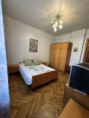 I will sell a 2-room apartment. Center. Stalinka. Yaroslav the Wise (