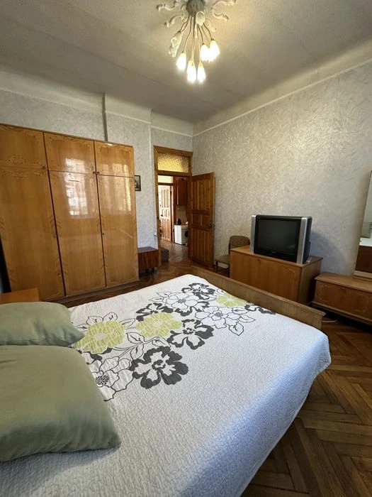 I will sell a 2-room apartment. Center. Stalinka. Yaroslav the Wise (