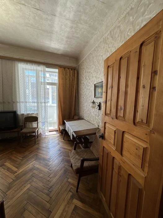 I will sell a 2-room apartment. Center. Stalinka. Yaroslav the Wise (