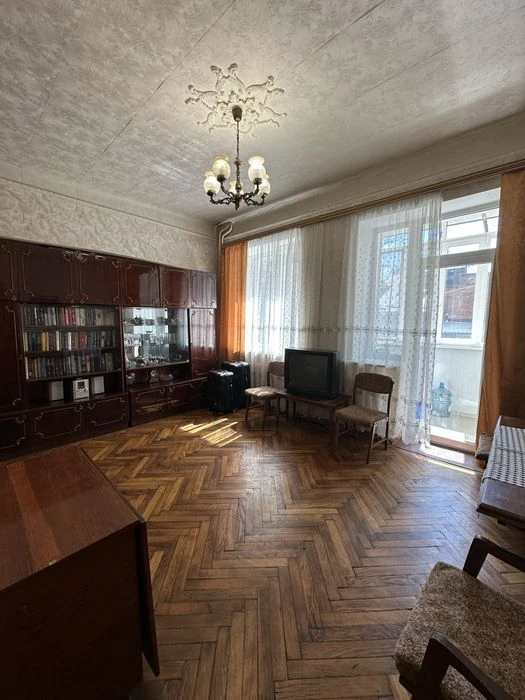I will sell a 2-room apartment. Center. Stalinka. Yaroslav the Wise (