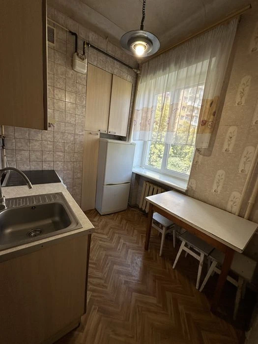 I will sell a 2-room apartment. Center. Stalinka. Yaroslav the Wise (
