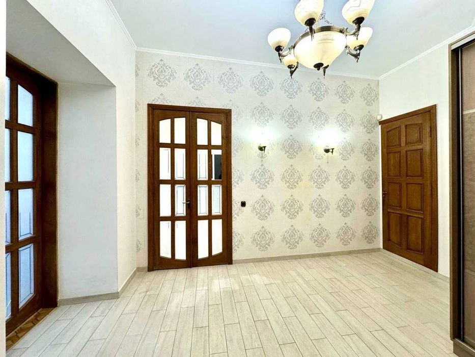 Продается 3-комнатная квартира на Канатной, Приморский р-