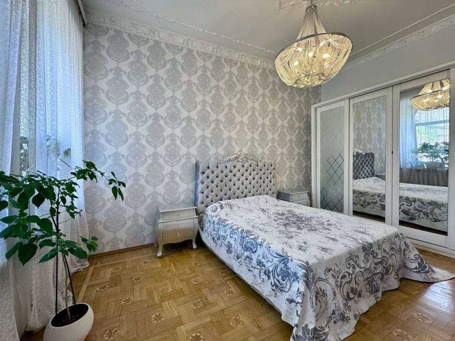 Продается 3-комнатная квартира на Канатной, Приморский р-