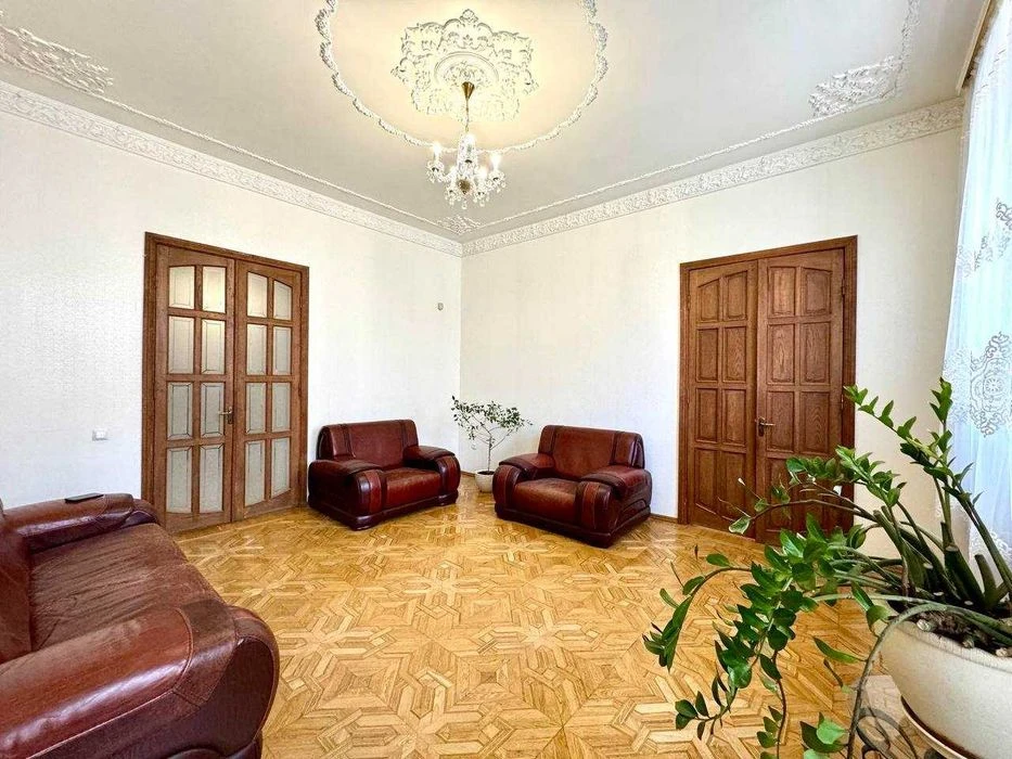 Продается 3-комнатная квартира на Канатной, Приморский р-