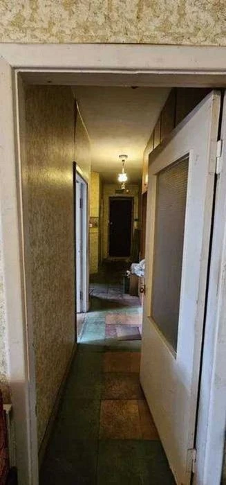 For sale 3-room apartment on Lesya Ukrainka Blvd. 24, 64 sq m.