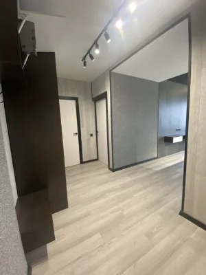 Продаж великої квартири  студії 65 кв.м з ремонтом