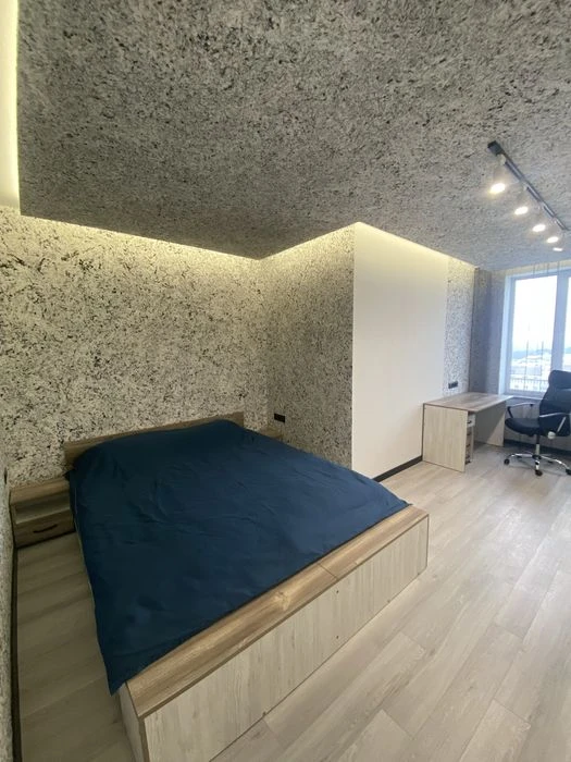 Продаж великої квартири  студії 65 кв.м з ремонтом