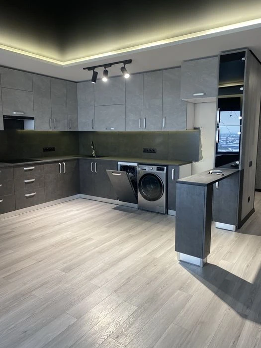 Продаж великої квартири  студії 65 кв.м з ремонтом