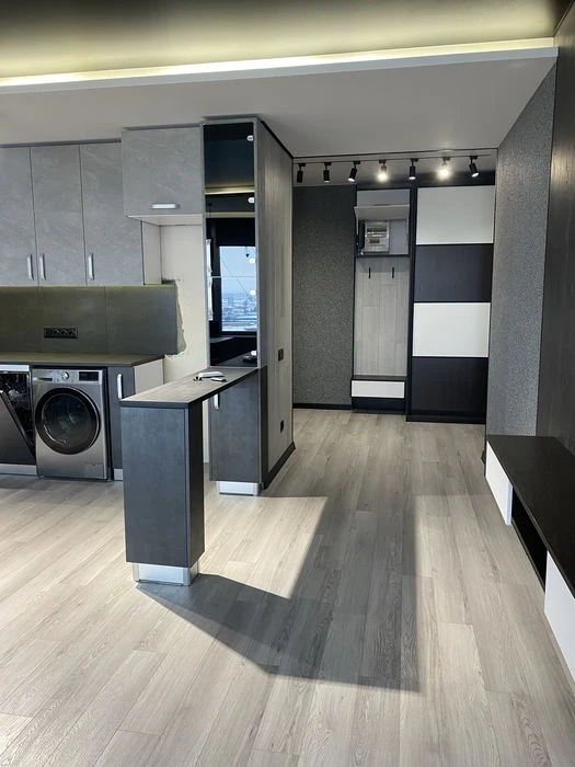 Продаж великої квартири  студії 65 кв.м з ремонтом