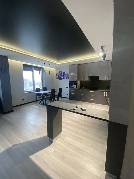 Продаж великої квартири  студії 65 кв.м з ремонтом