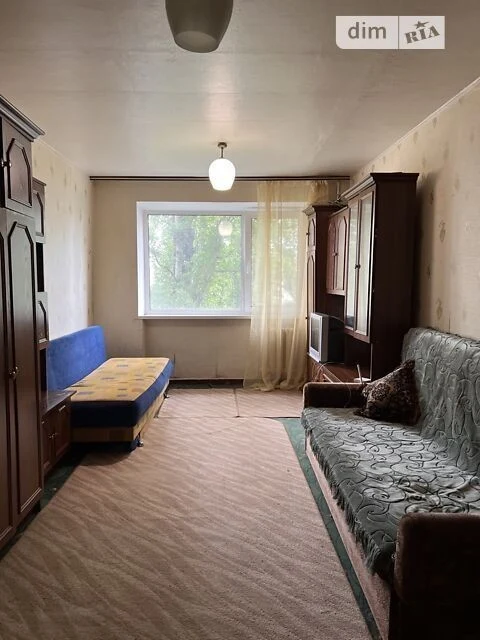 Room for sale 18.2 sq. m. on Maksima Berezovsky str. 7 •