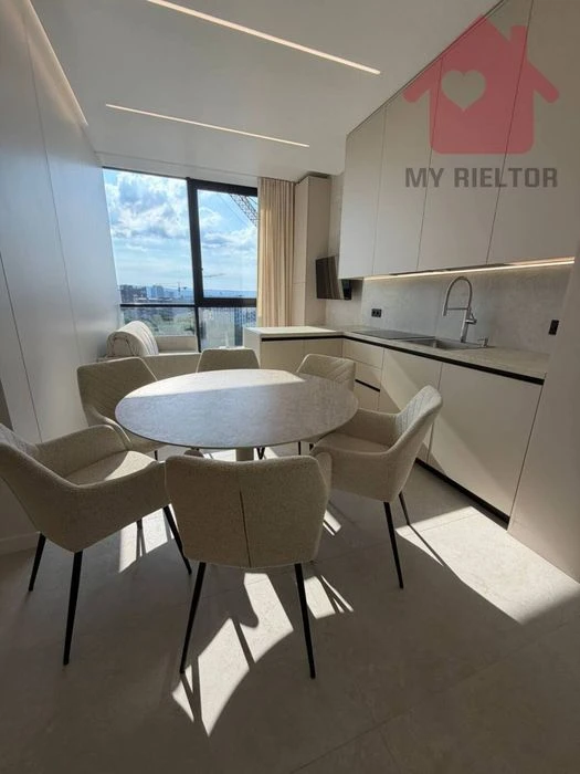 Продаж трикімнатної квартири ЖК UZH Towers