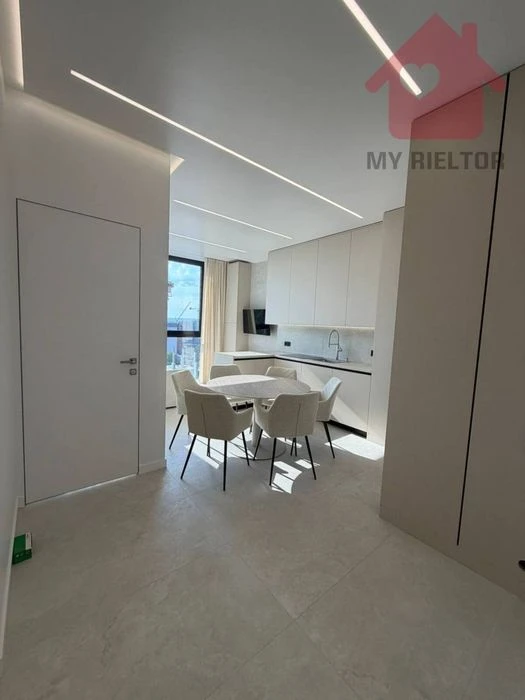 Продаж трикімнатної квартири ЖК UZH Towers