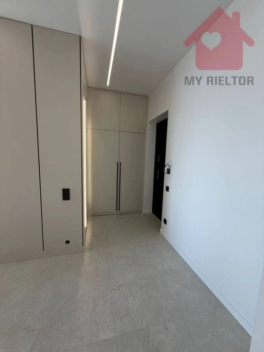 Продаж трикімнатної квартири ЖК UZH Towers