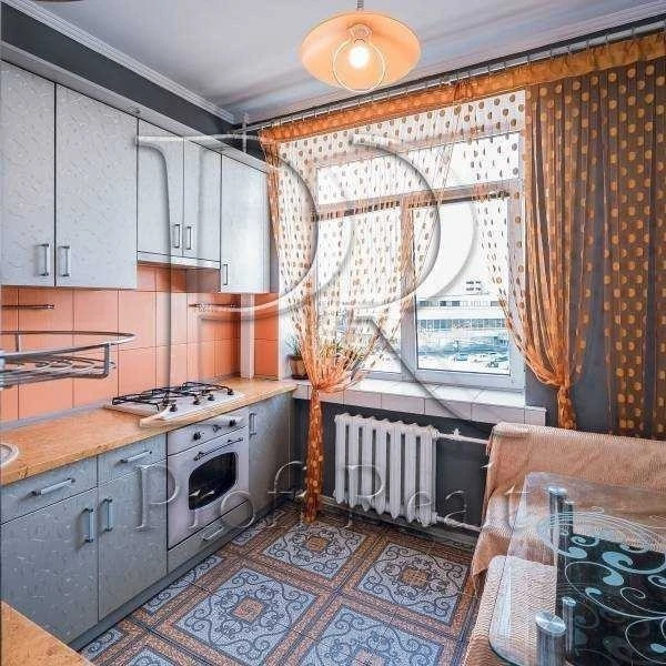 2-room apartment for sale 68 m², Olesya Honchara St., 79