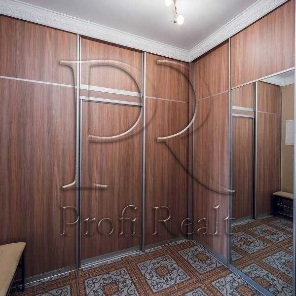 2-room apartment for sale 68 m², Olesya Honchara St., 79