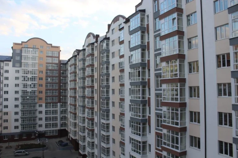 ЗДана,3-кімнатна квартира,85м.кв.,  Центр, Бандери-Височана