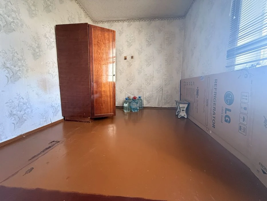Продам  квартиру 4-комнатную  Титова Богдана Хмельницкого