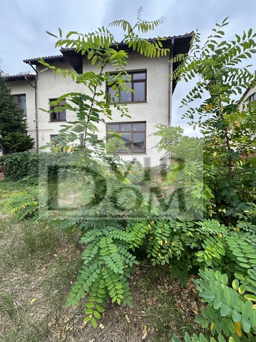 Sale of a house near the park, residential complex BELYY tsvetok
