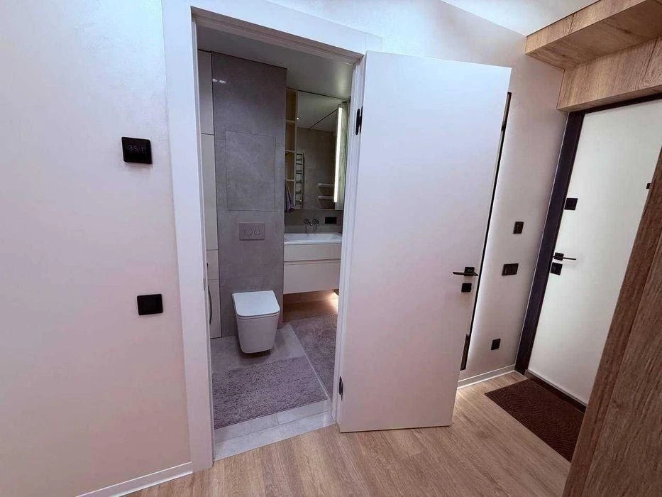 Donetsa 27A 2nd floor, GAS. 3 rooms, 60m2. Generator.