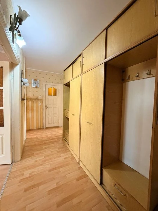 Продаж 3-к квартири вул Коновальця 15