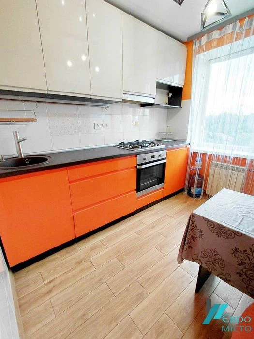 продам уютную двухкомнатную квартиру с мебелью!