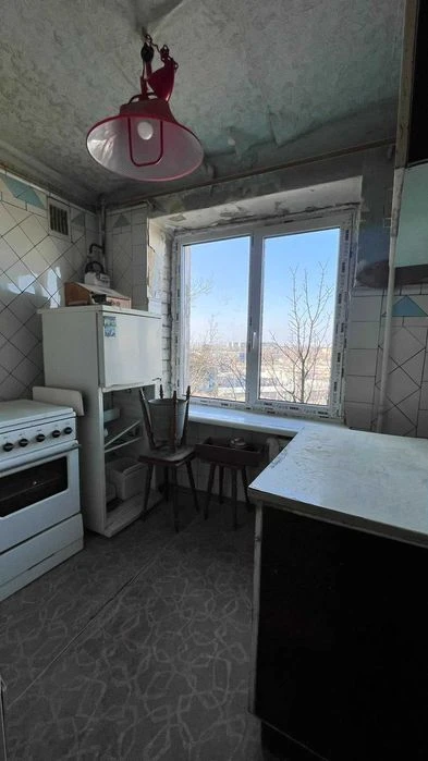 I am selling a 3-room apartment in Novye Dom.