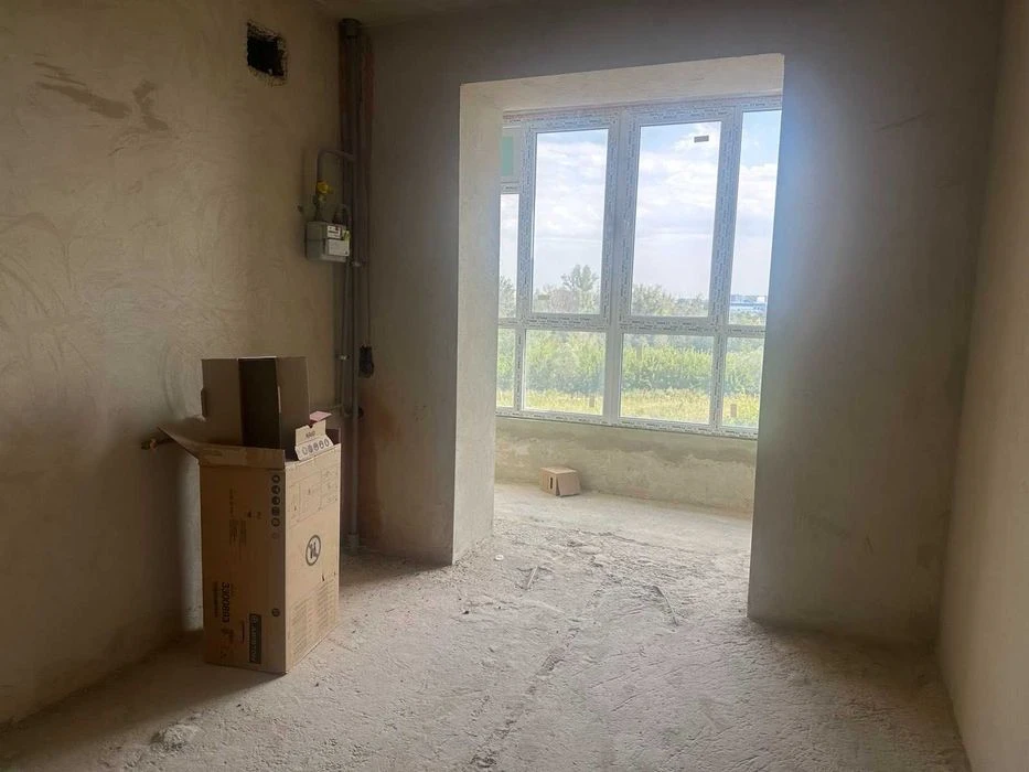 Sale of a 2-room apartment in a rented and inhabited building on the street.