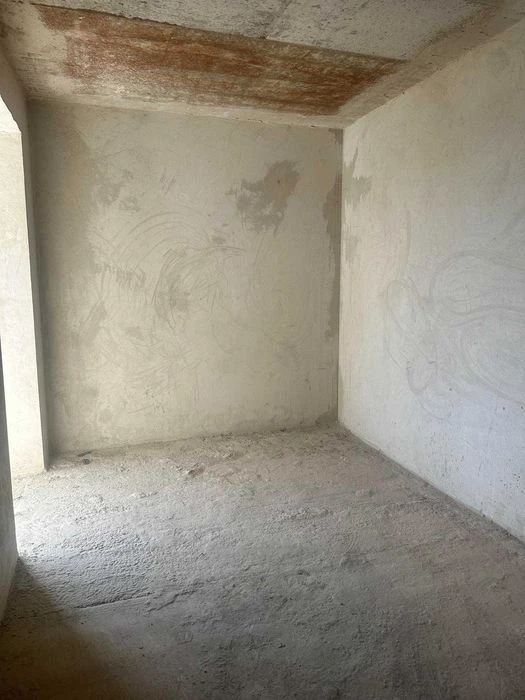 Sale of a 2-room apartment in a rented and inhabited building on the street.