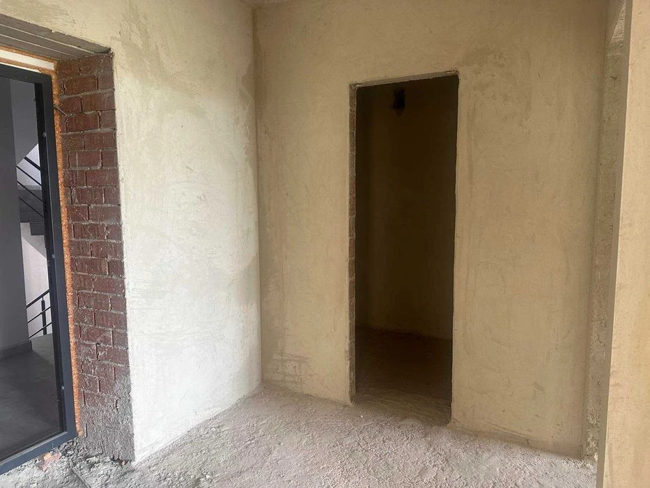 Sale of a 2-room apartment in a rented and inhabited building on the street.