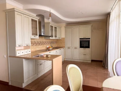 No commission. Best price. Specified 4-room apartment 175 m2 in residential complex
