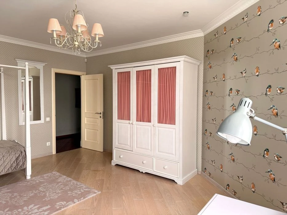 No commission. Best price. Specified 4-room apartment 175 m2 in residential complex