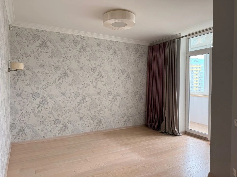 No commission. Best price. Specified 4-room apartment 175 m2 in residential complex