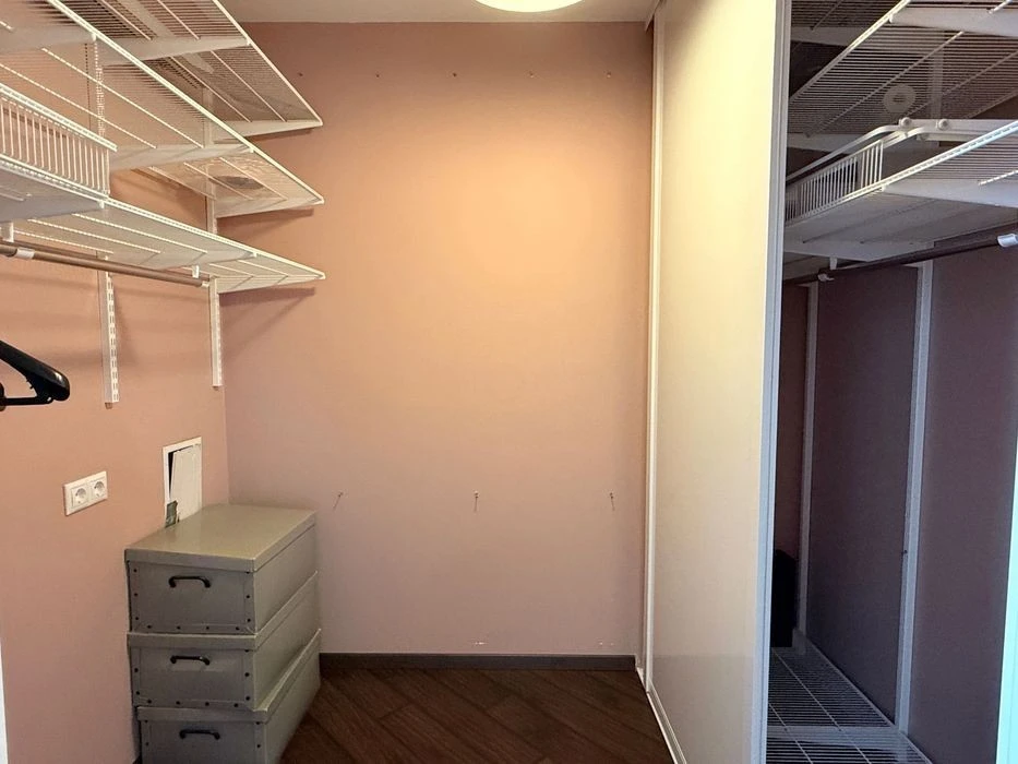 No commission. Best price. Specified 4-room apartment 175 m2 in residential complex