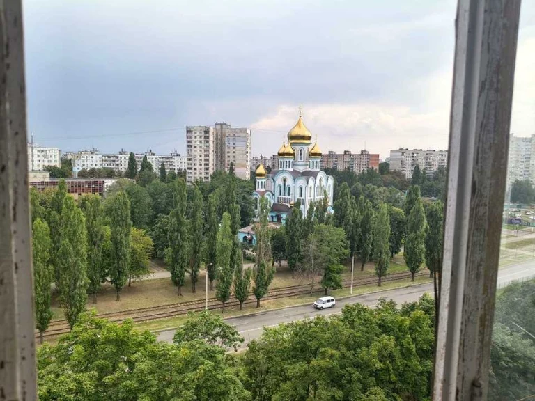 Apartment. Kharkiv, Traktorostudivnyky Ave.