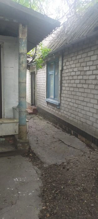 I will urgently sell a house in Zaporozhye for a leva