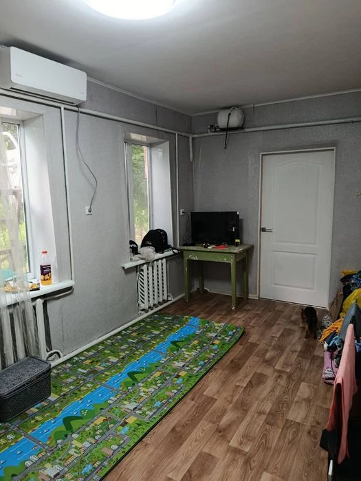 I will urgently sell a house in Zaporozhye for a leva