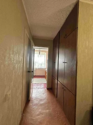 Продам двокімнатну квартиру вул. Баяна,8