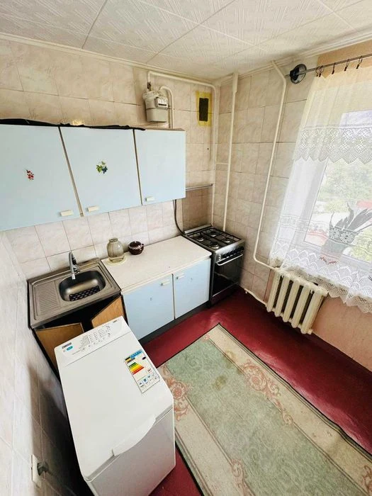 Продам двокімнатну квартиру вул. Баяна,8