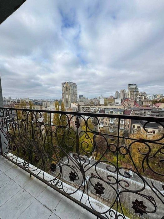 Without% 4k. 148m Saksaganskogo Center Zhylyansk Skoropadsky