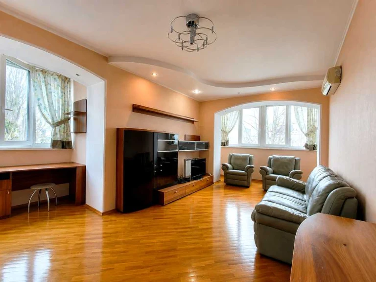 Apartment. Kyiv, Sichovykh Striltsiv St. (Artema)