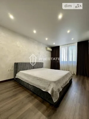 Sale of 2-room apartment 75 sq. m. on Petra Hryhorenka Ave. 20 •