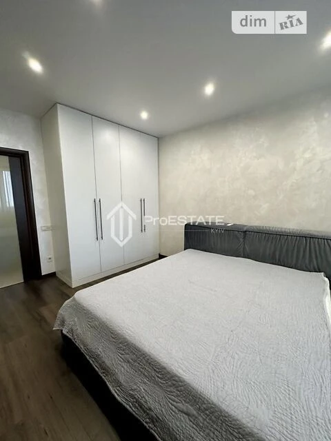 Sale of 2-room apartment 75 sq. m. on Petra Hryhorenka Ave. 20 •