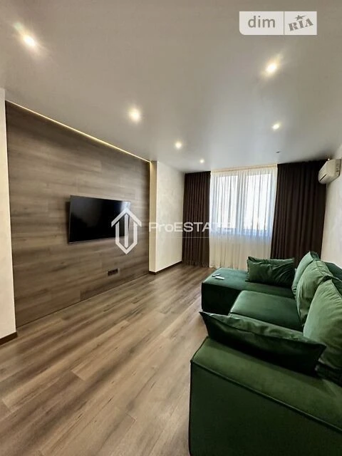 Sale of 2-room apartment 75 sq. m. on Petra Hryhorenka Ave. 20 •
