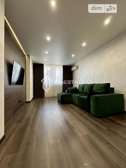 Sale of 2-room apartment 75 sq. m. on Petra Hryhorenka Ave. 20 •